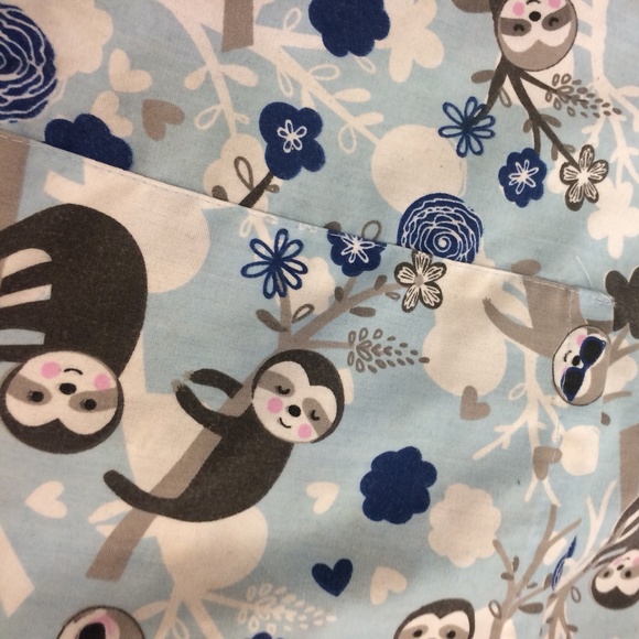 Scrub top - Picture 2 of 3